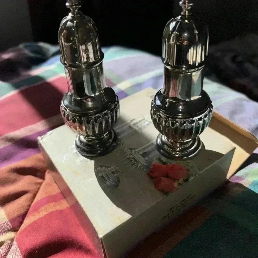 NWOT salt shakers - Picture 6 of 9